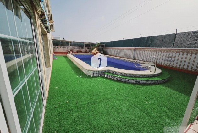 Resale - Villa -
Torrevieja - La Siesta - El Salado - Torreta