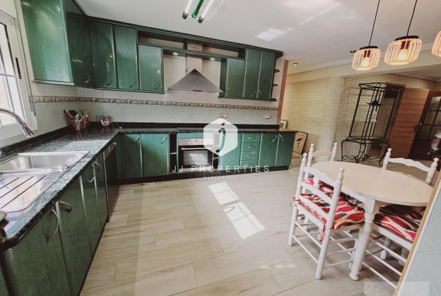 Resale - Villa -
Torrevieja - La Siesta - El Salado - Torreta