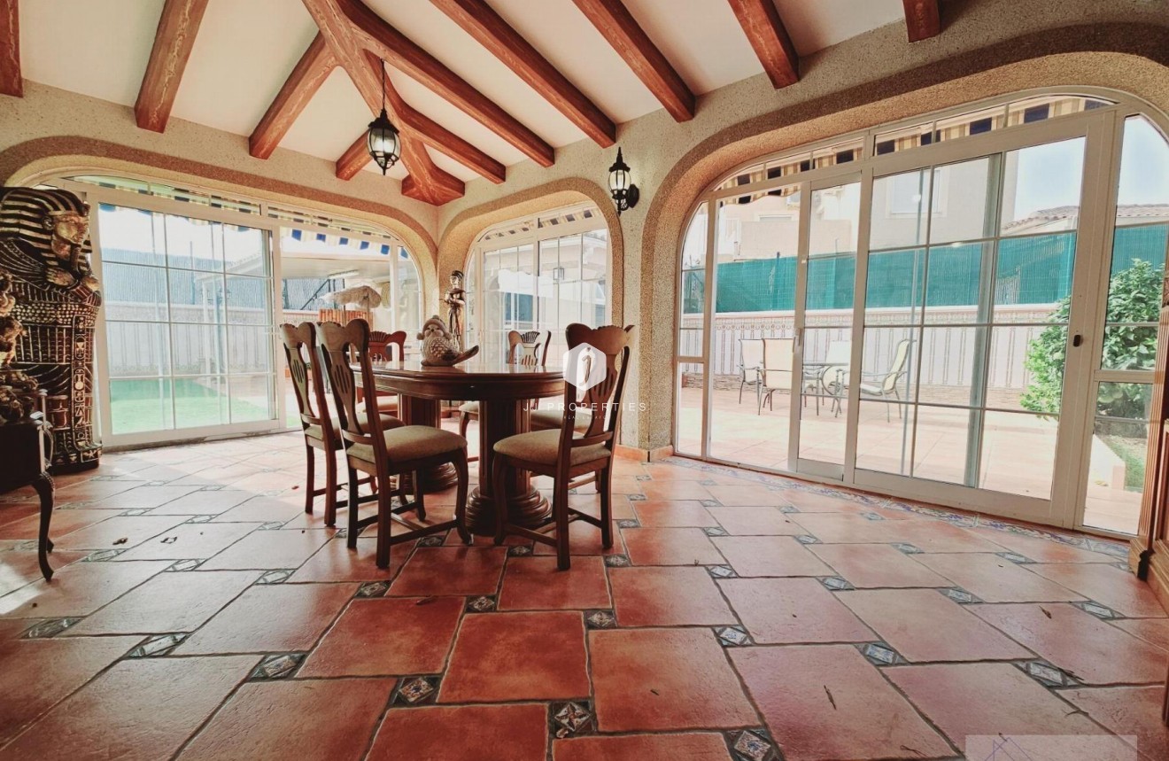 Resale - Villa -
Torrevieja - La Siesta - El Salado - Torreta