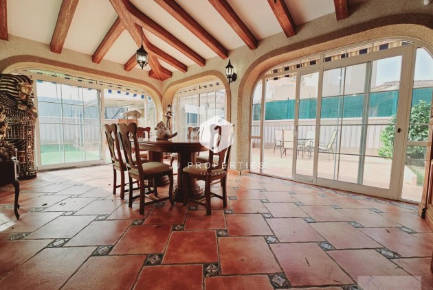 Resale - Villa -
Torrevieja - La Siesta - El Salado - Torreta