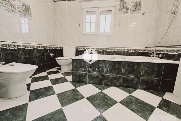 Resale - Villa -
Torrevieja - La Siesta - El Salado - Torreta