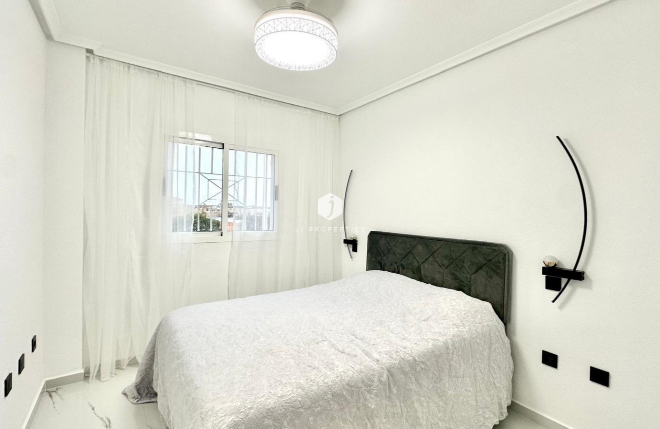 Resale - Bungalow -
Orihuela Costa - Playa Flamenca Norte