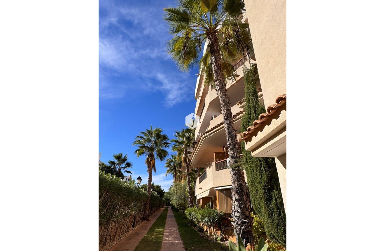 Resale - Apartment / flat -
Torrevieja - Punta prima