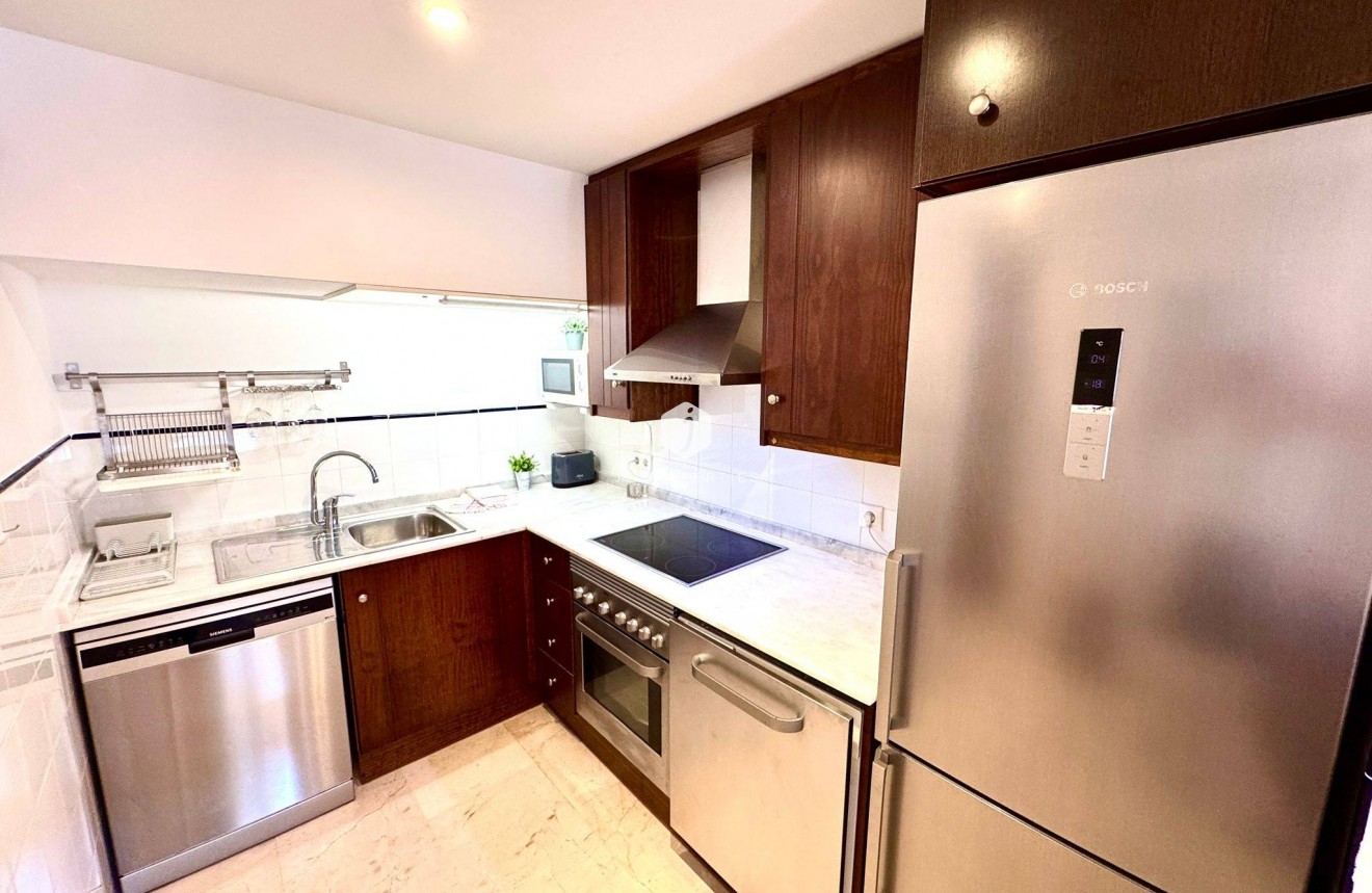 Resale - Apartment / flat -
Torrevieja - Punta prima