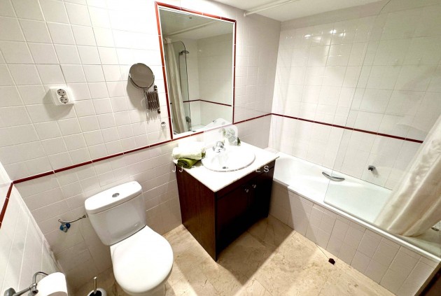 Resale - Apartment / flat -
Torrevieja - Punta prima