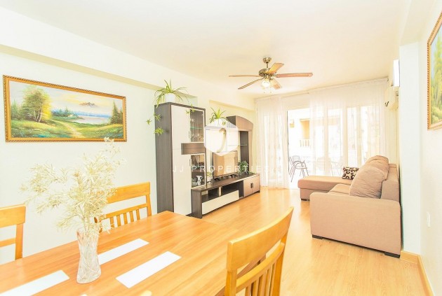 Resale - Apartment / flat -
Torrevieja - Playa del Cura