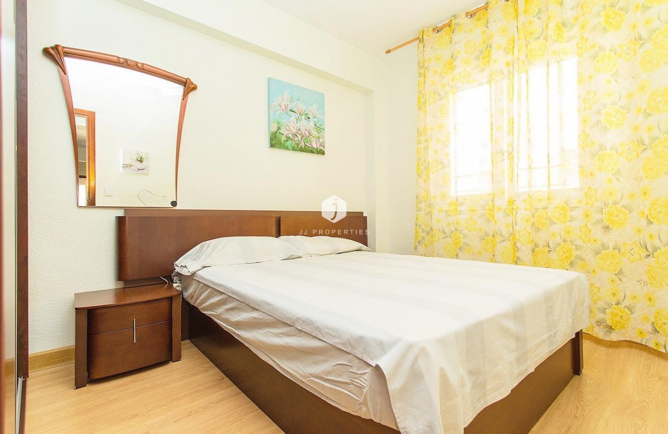 Resale - Apartment / flat -
Torrevieja - Playa del Cura