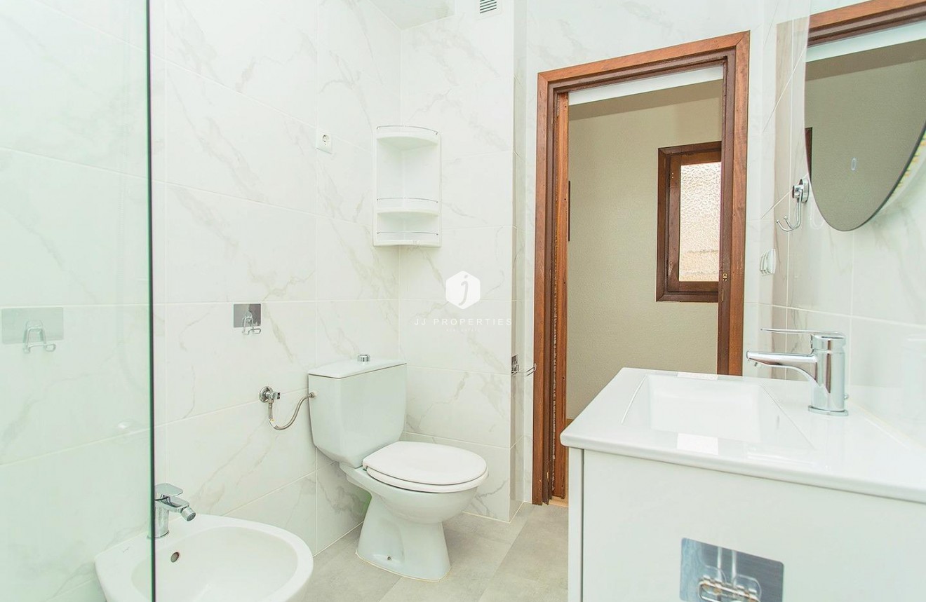 Resale - Apartment / flat -
Torrevieja - Playa del Cura