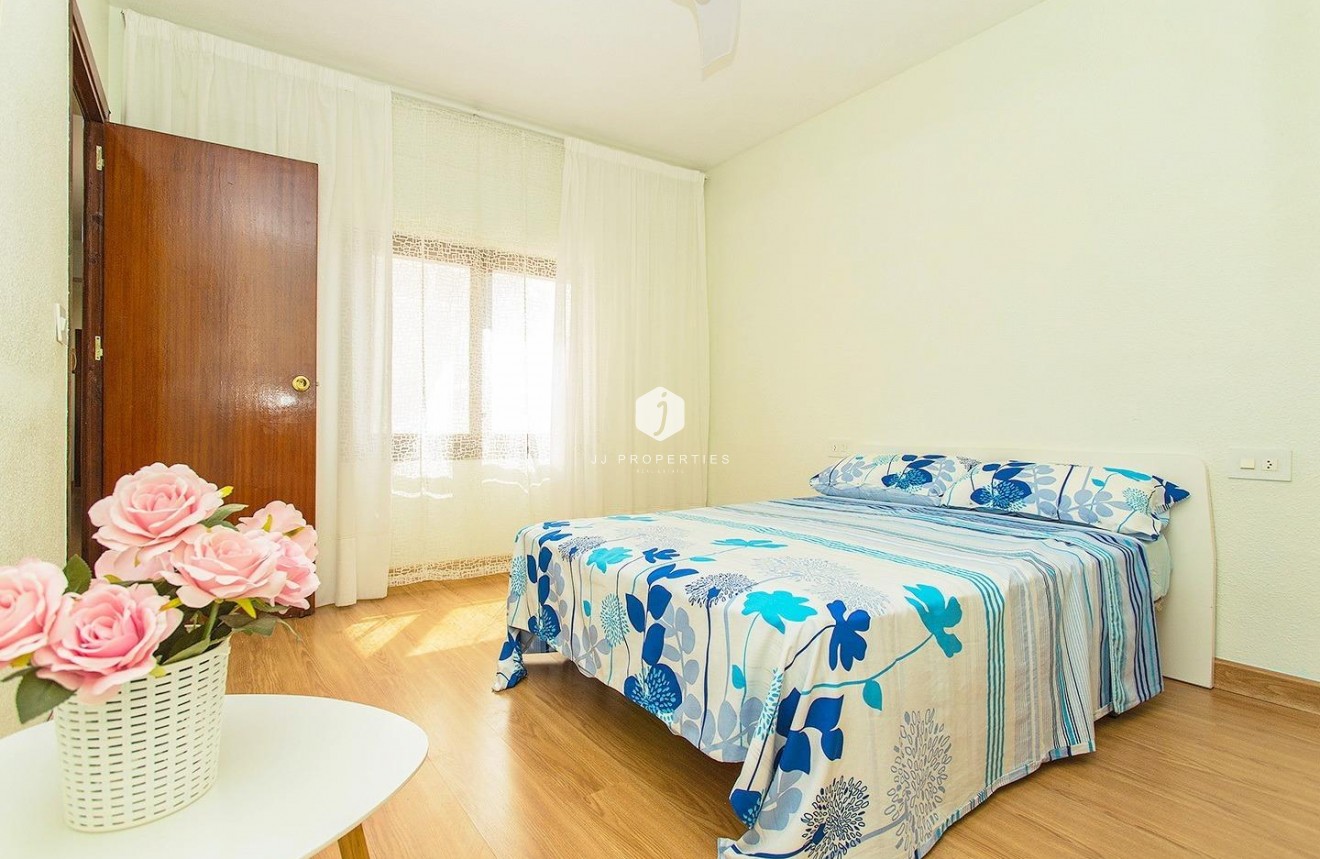Resale - Apartment / flat -
Torrevieja - Playa del Cura