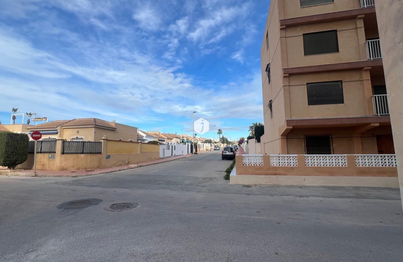 Resale - Apartment / flat -
Torrevieja - Zona Los Frutales