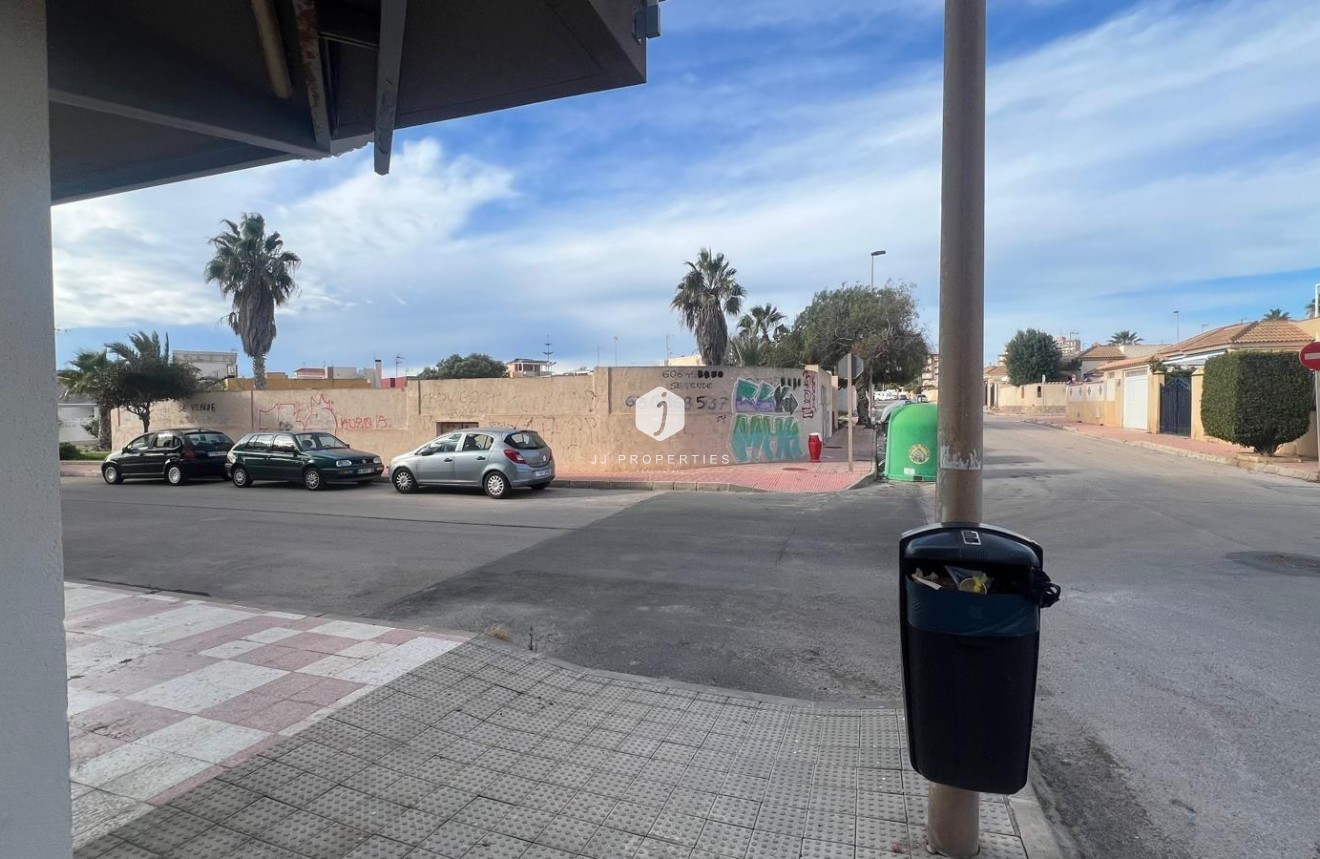 Resale - Apartment / flat -
Torrevieja - Zona Los Frutales