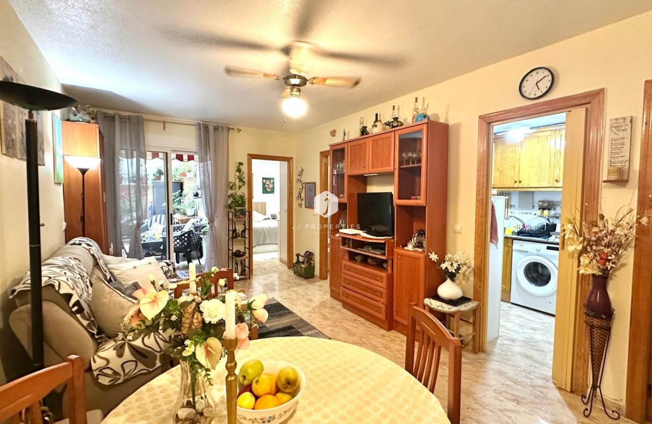 Resale - Apartment / flat -
Torrevieja - Centro