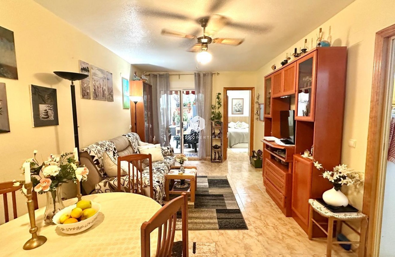 Resale - Apartment / flat -
Torrevieja - Centro