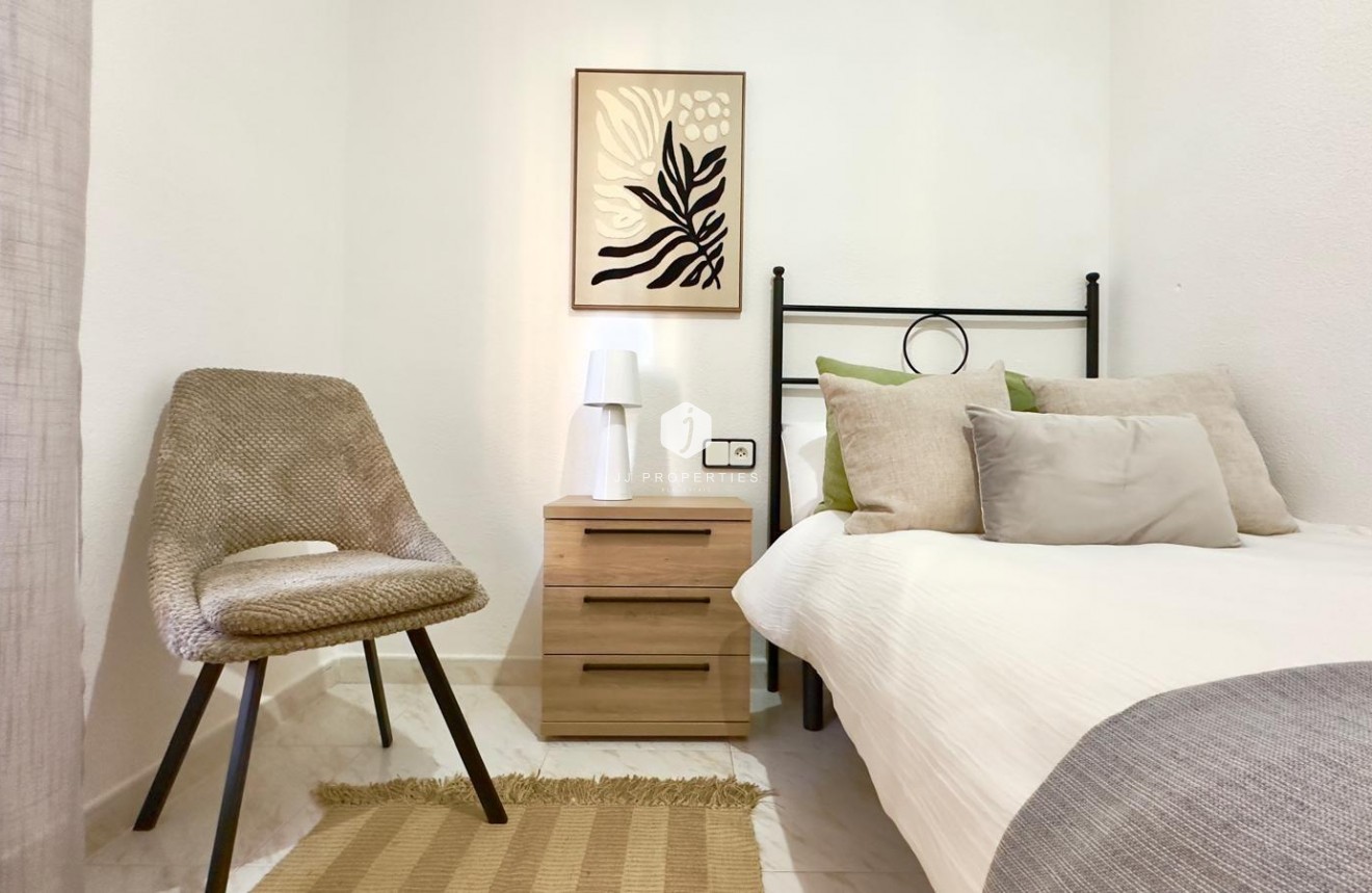 Resale - Apartment / flat -
Torrevieja - Playa del Cura