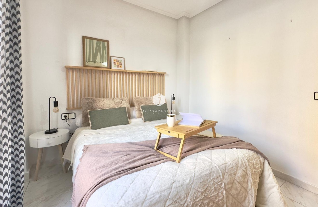 Resale - Apartment / flat -
Torrevieja - Playa del Cura