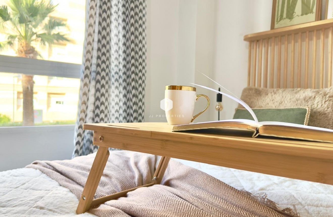 Resale - Apartment / flat -
Torrevieja - Playa del Cura