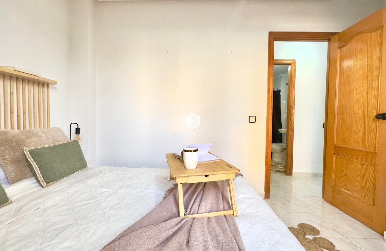 Resale - Apartment / flat -
Torrevieja - Playa del Cura