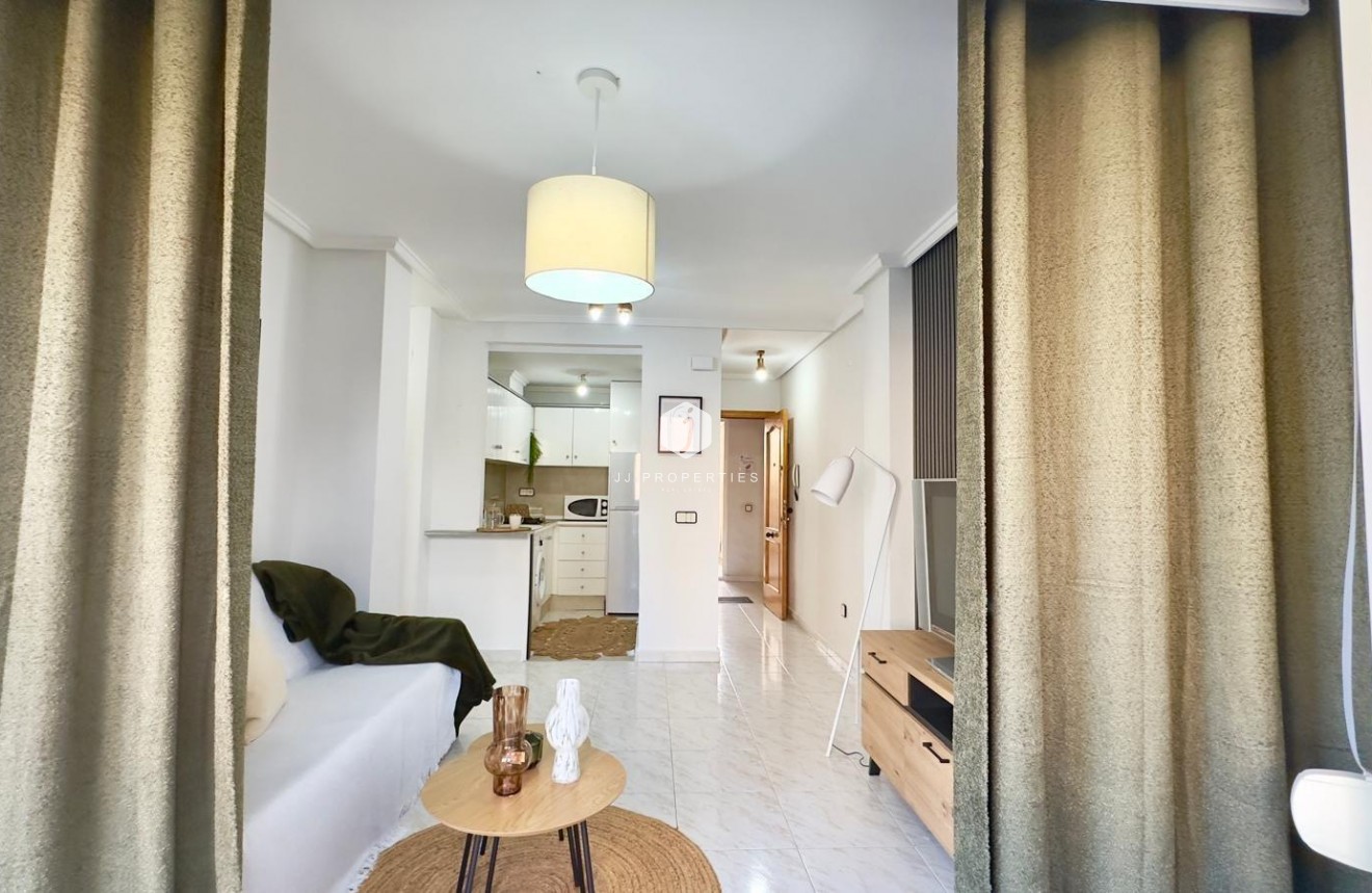 Resale - Apartment / flat -
Torrevieja - Playa del Cura