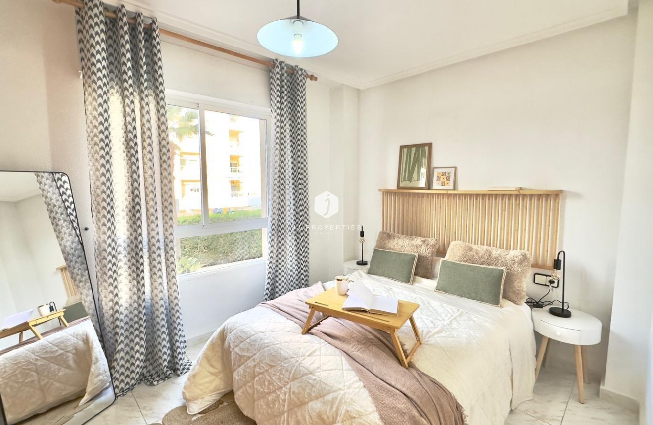 Resale - Apartment / flat -
Torrevieja - Playa del Cura