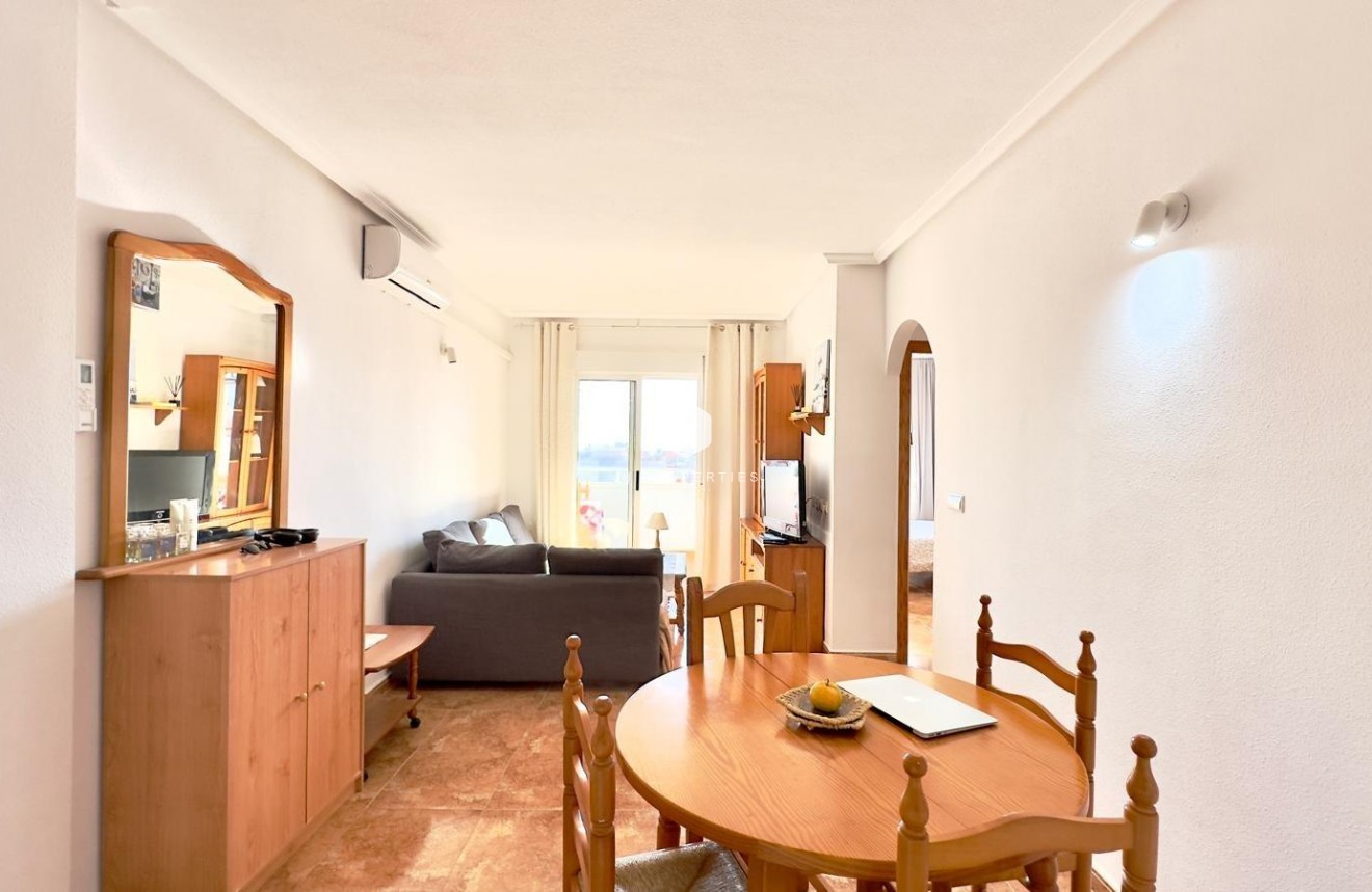 Resale - Apartment / flat -
Torrevieja - Centro