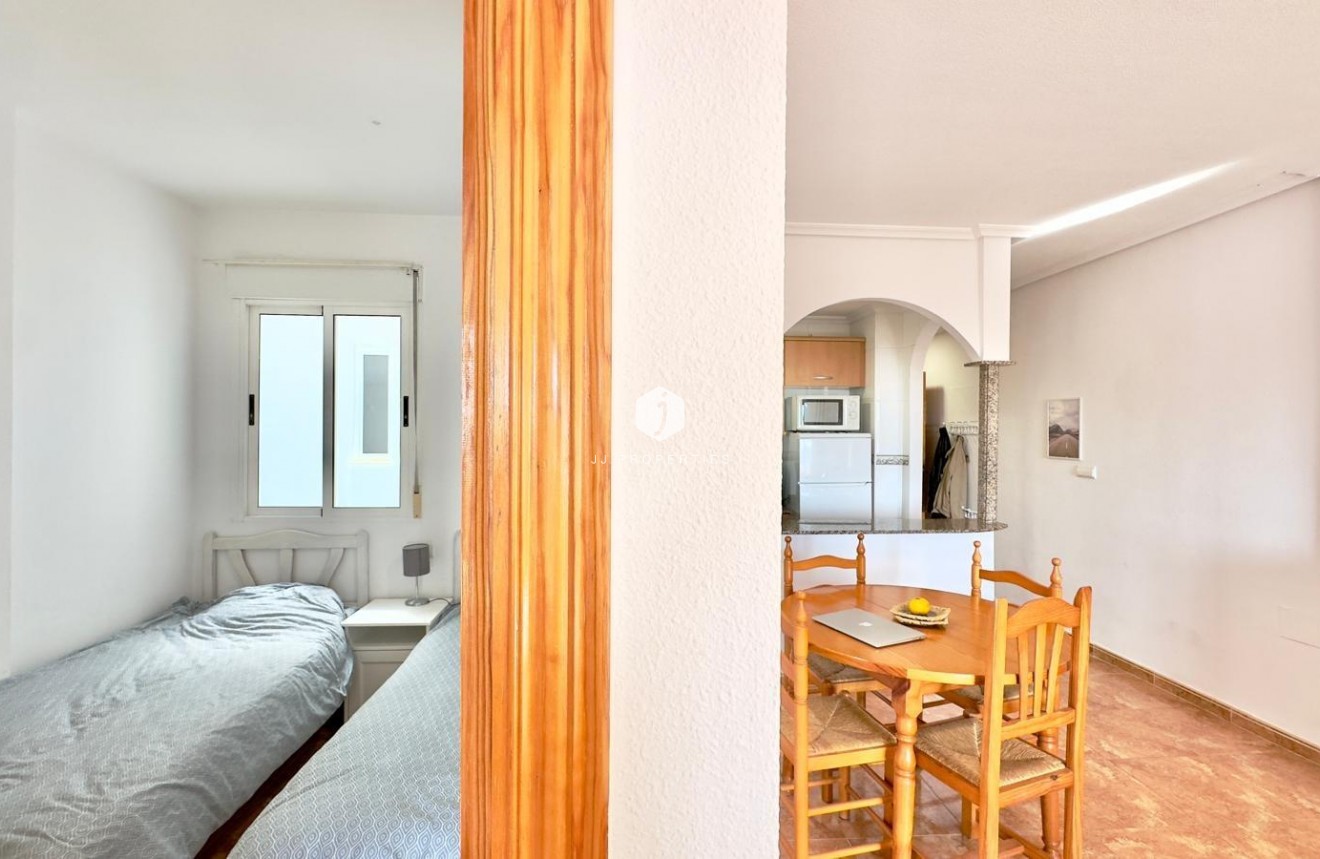 Resale - Apartment / flat -
Torrevieja - Centro