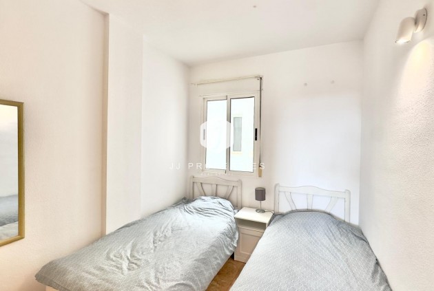 Resale - Apartment / flat -
Torrevieja - Centro