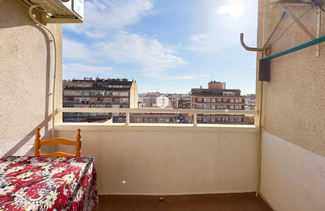 Resale - Apartment / flat -
Torrevieja - Centro