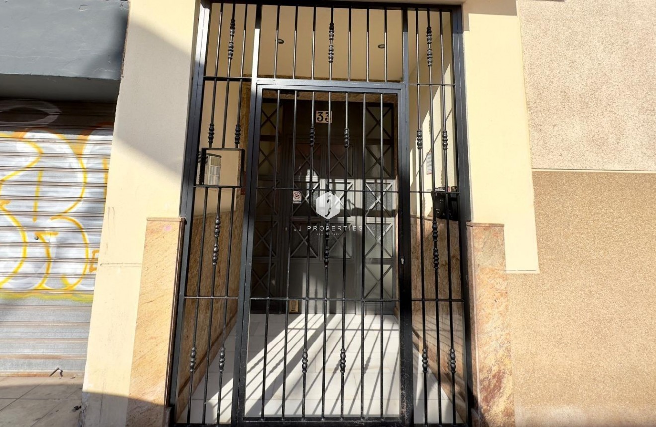 Resale - Apartment / flat -
Torrevieja - Centro