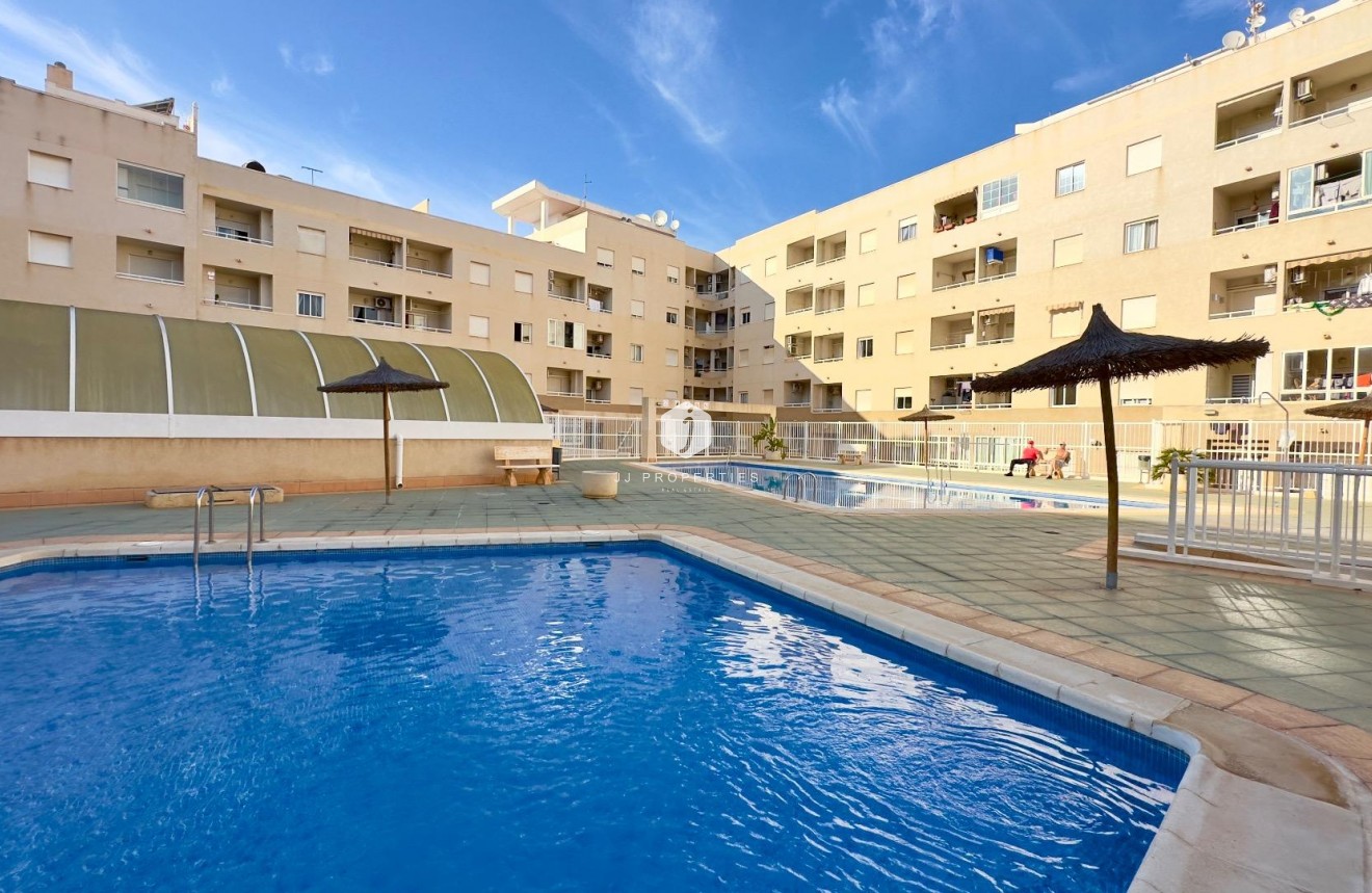 Resale - Apartment / flat -
Torrevieja - Centro