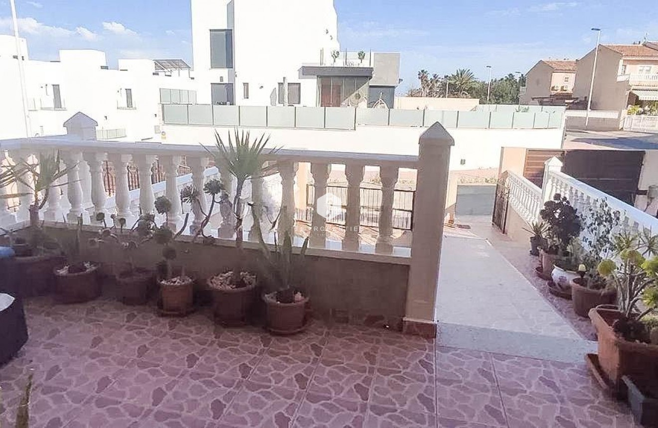 Resale - Chalet -
Torrevieja - Los altos
