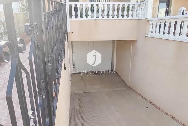 Resale - Chalet -
Torrevieja - Los altos