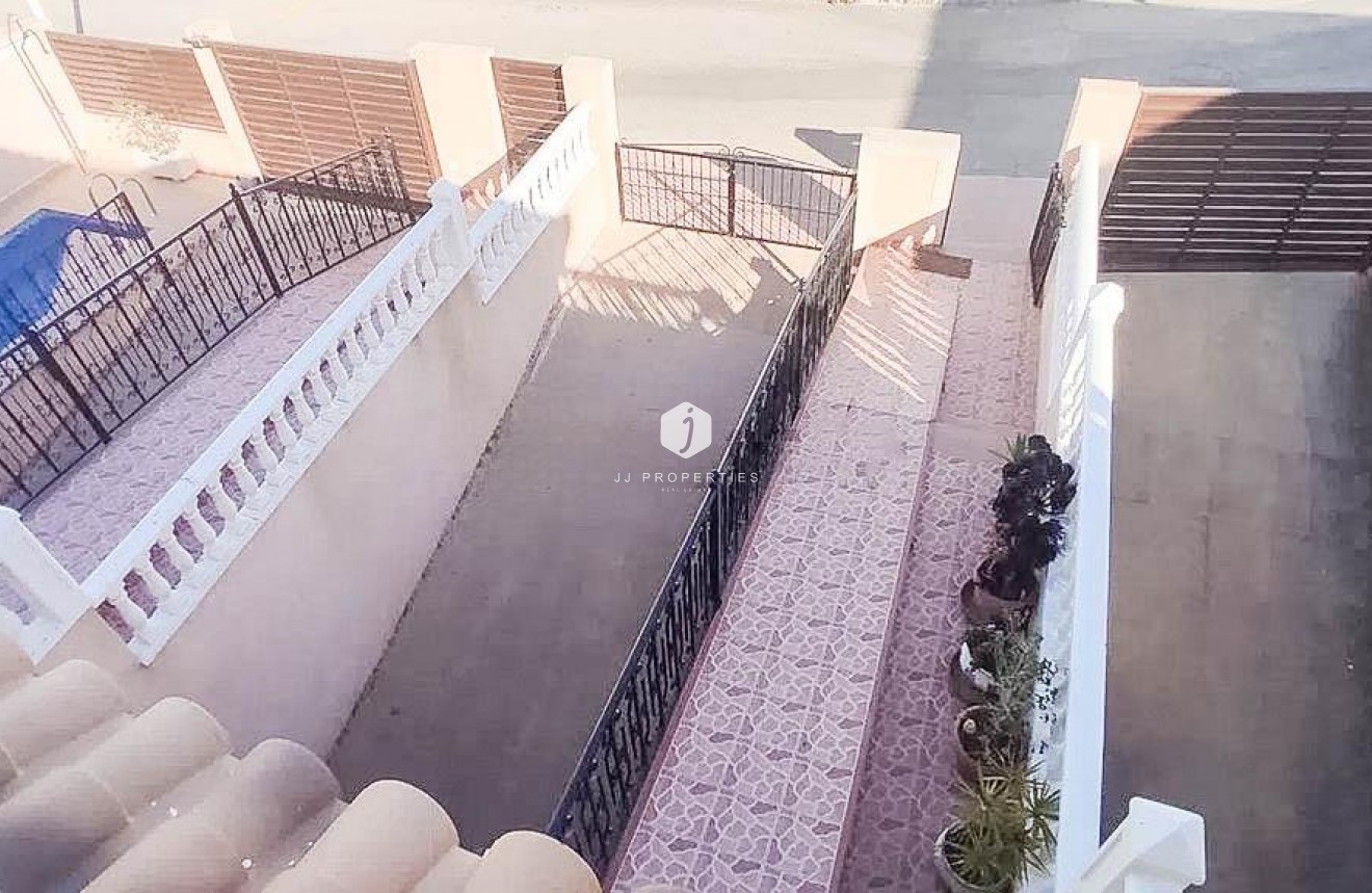 Resale - Chalet -
Torrevieja - Los altos