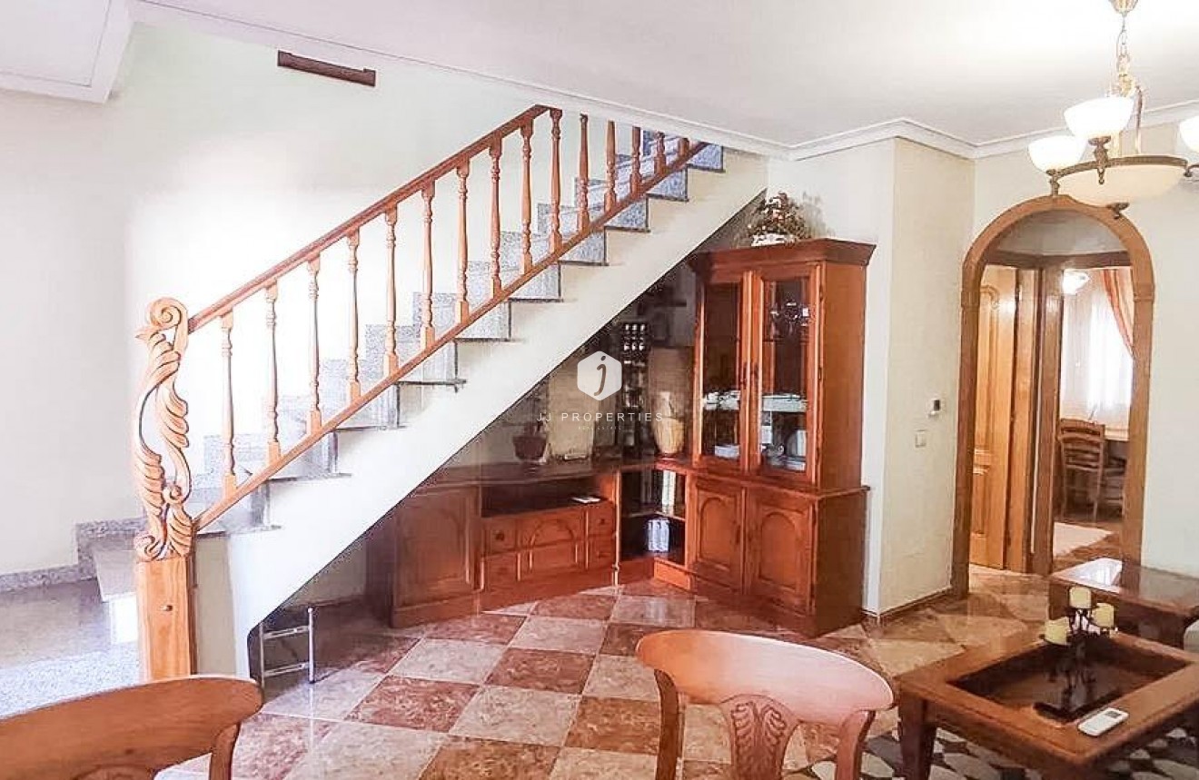 Resale - Chalet -
Torrevieja - Los altos