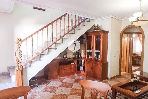 Resale - Chalet -
Torrevieja - Los altos