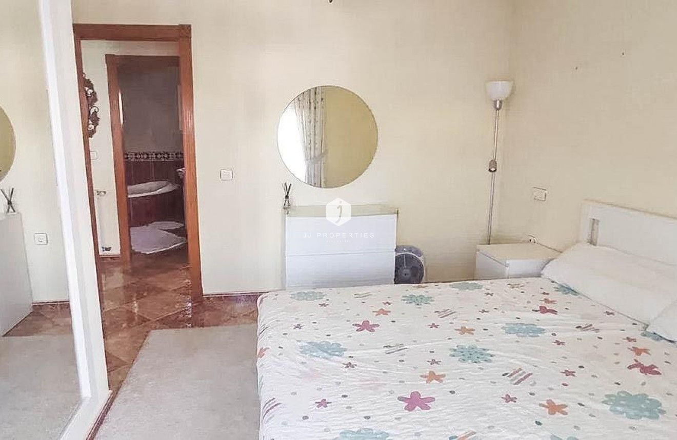 Resale - Chalet -
Torrevieja - Los altos