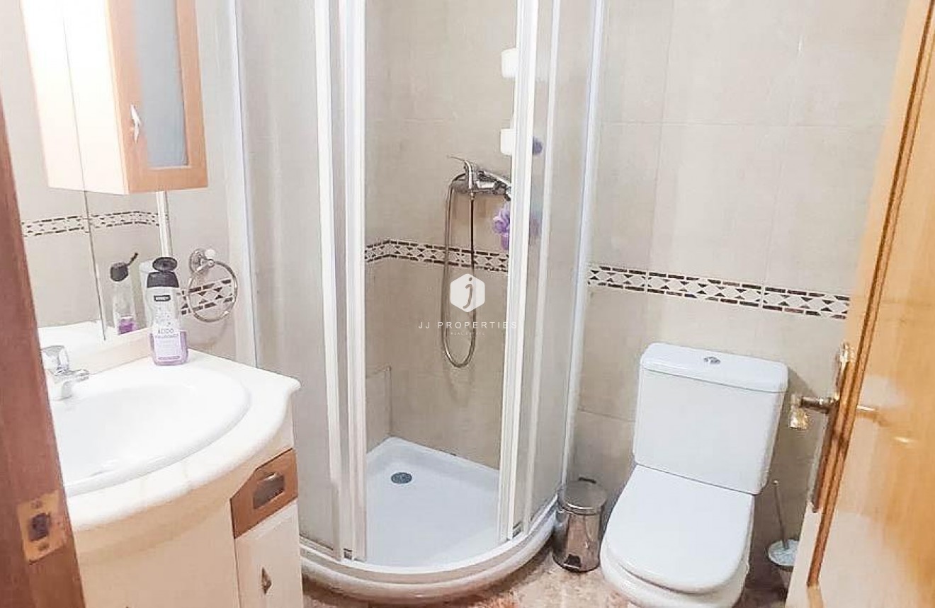 Resale - Chalet -
Torrevieja - Los altos