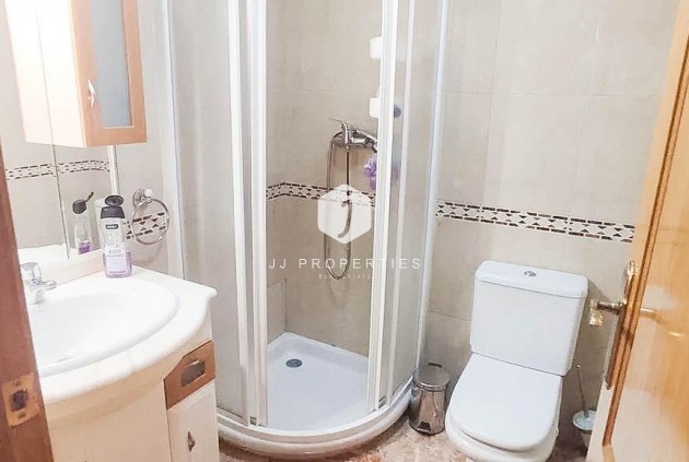 Resale - Chalet -
Torrevieja - Los altos