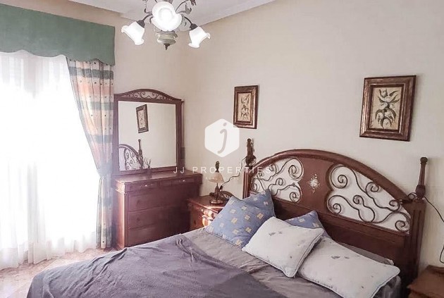 Resale - Chalet -
Torrevieja - Los altos