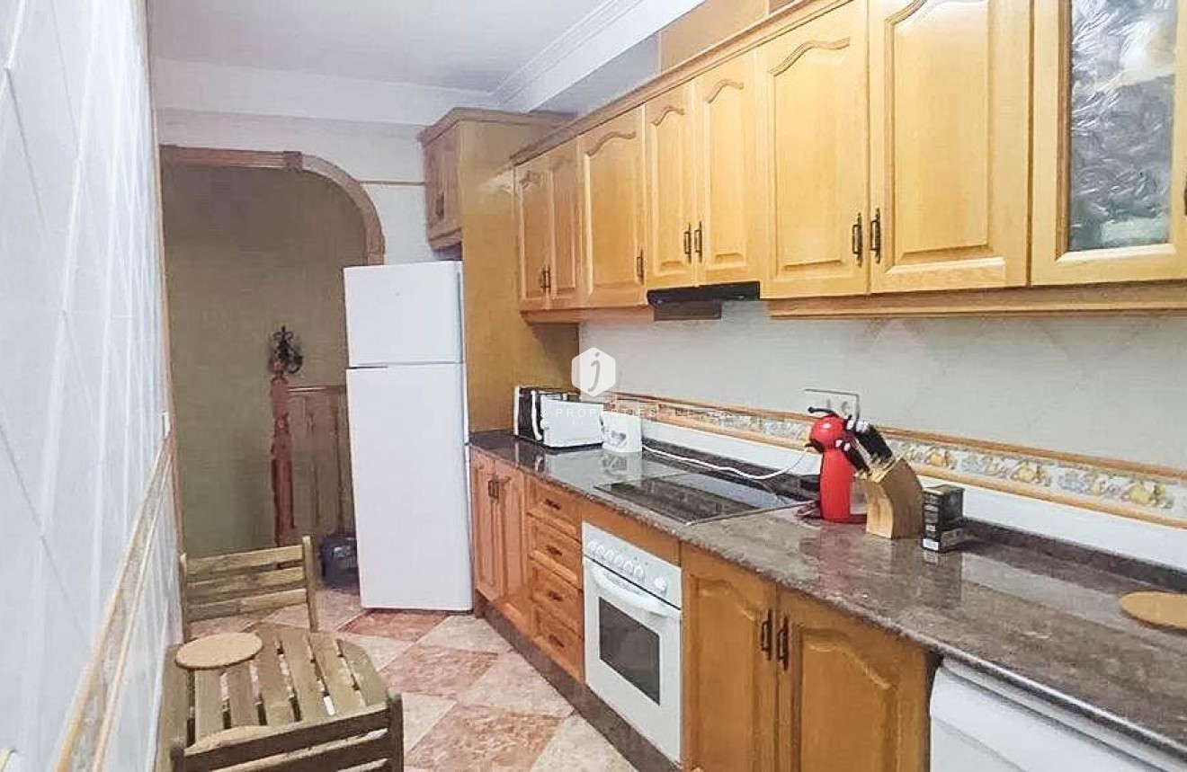 Resale - Chalet -
Torrevieja - Los altos