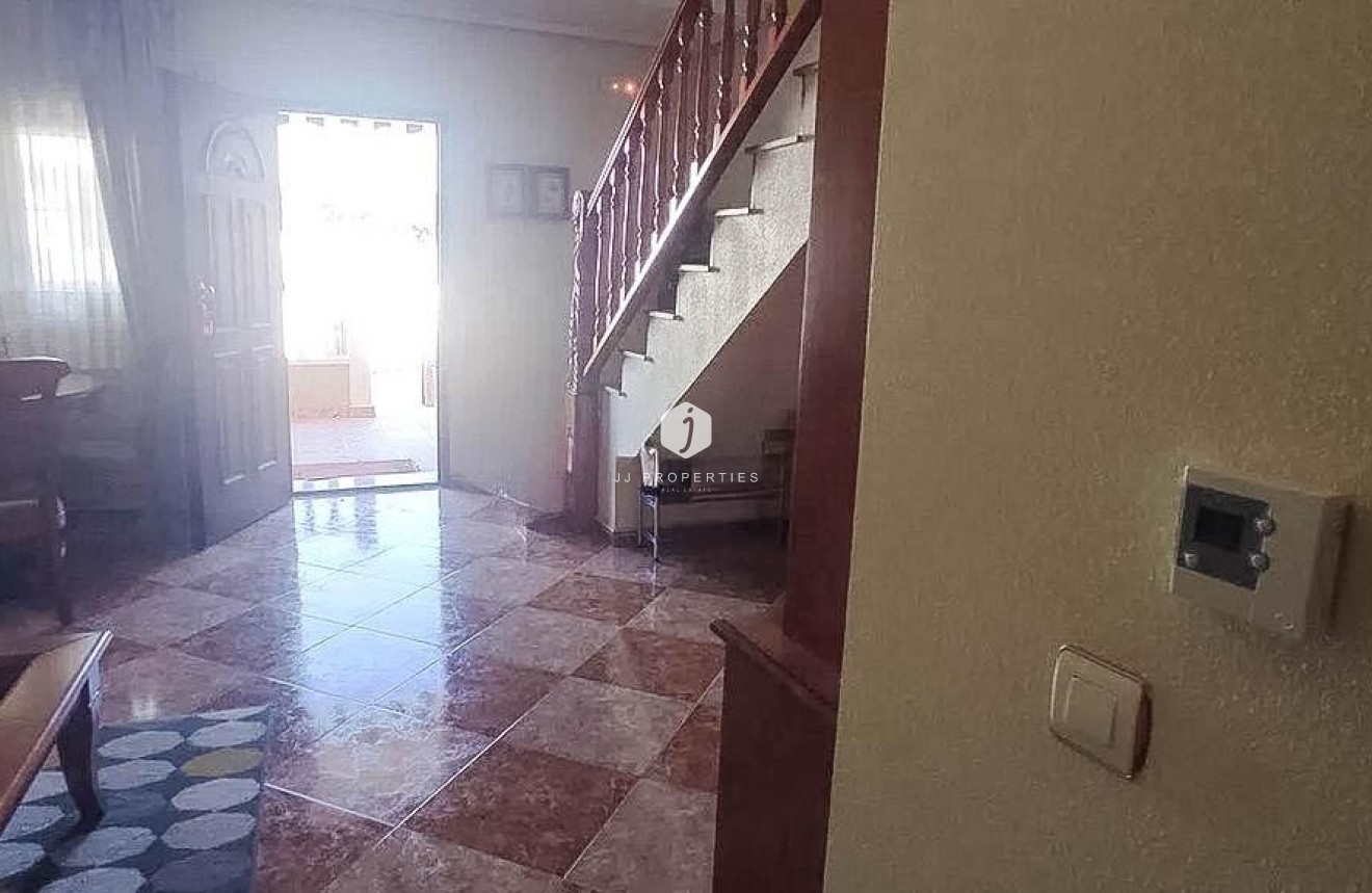 Resale - Chalet -
Torrevieja - Los altos
