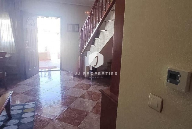 Resale - Chalet -
Torrevieja - Los altos