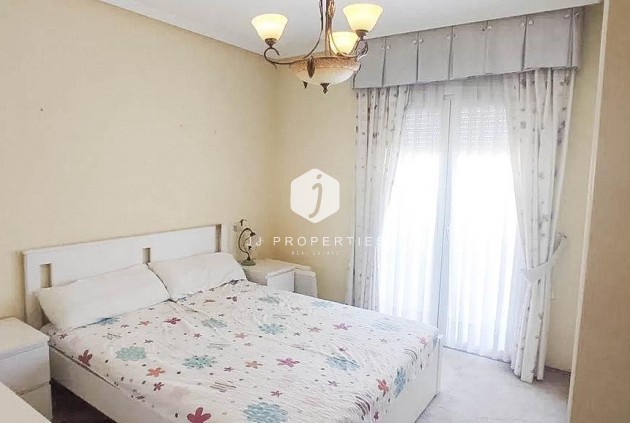 Resale - Chalet -
Torrevieja - Los altos