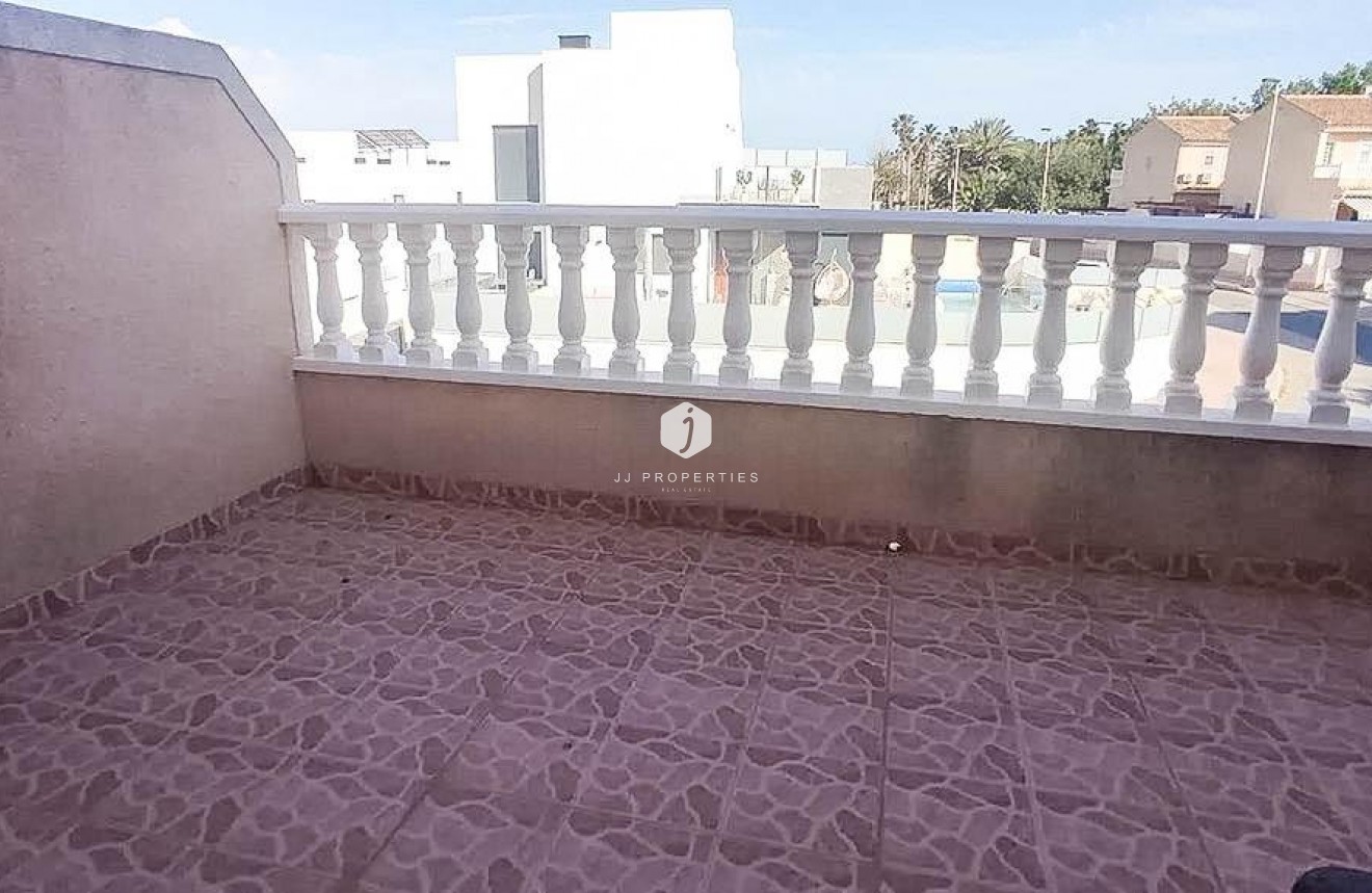 Resale - Chalet -
Torrevieja - Los altos