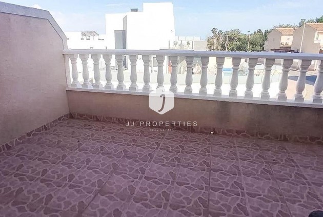 Resale - Chalet -
Torrevieja - Los altos