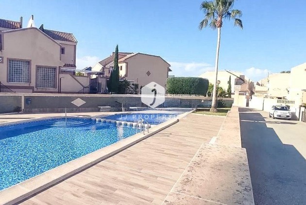 Resale - Chalet -
Torrevieja - Los altos