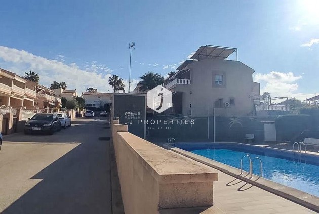 Resale - Chalet -
Torrevieja - Los altos