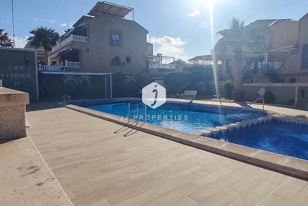 Resale - Chalet -
Torrevieja - Los altos