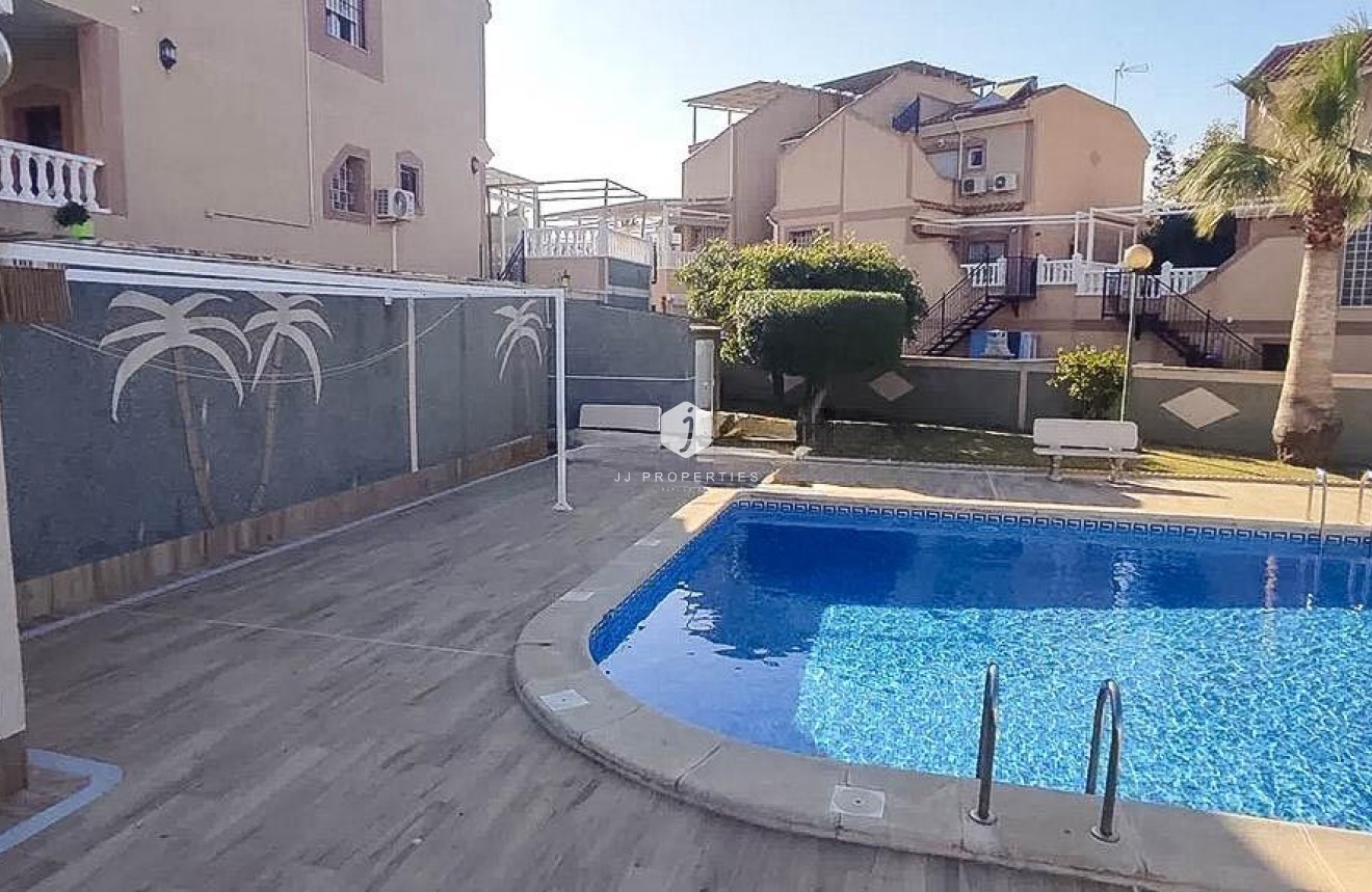 Resale - Chalet -
Torrevieja - Los altos