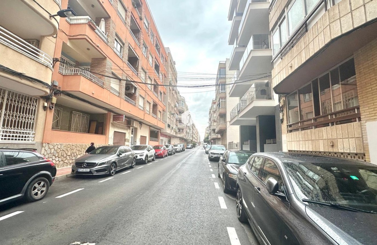 Resale - Apartment / flat -
Torrevieja - Playa del Cura