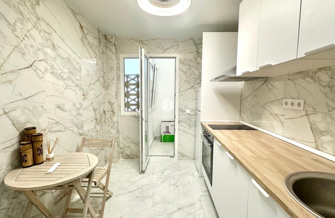 Resale - Apartment / flat -
Torrevieja - Playa del Cura